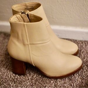 Thursday Boot Co. NWOT Daisy Cream/Off White Booties Sz. 7.5